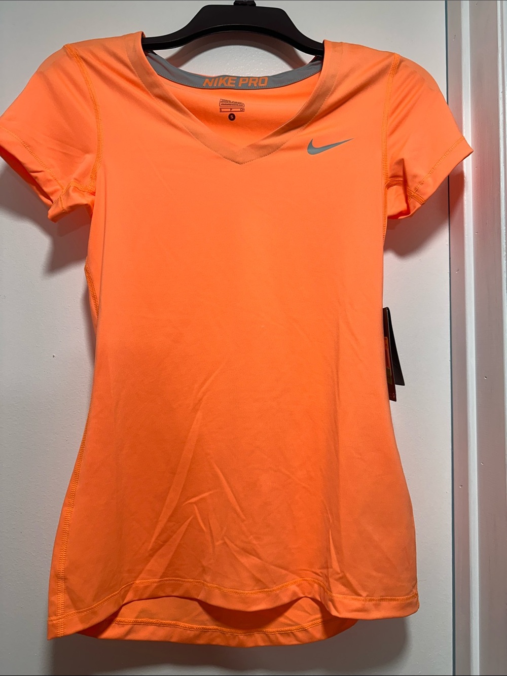 Women’s nike workout tee new with tags